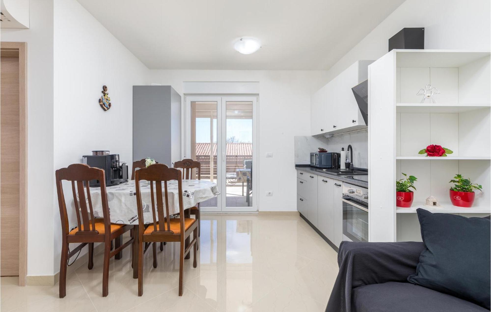 1 Bedroom Cozy Apartment In Barbariga Dış mekan fotoğraf