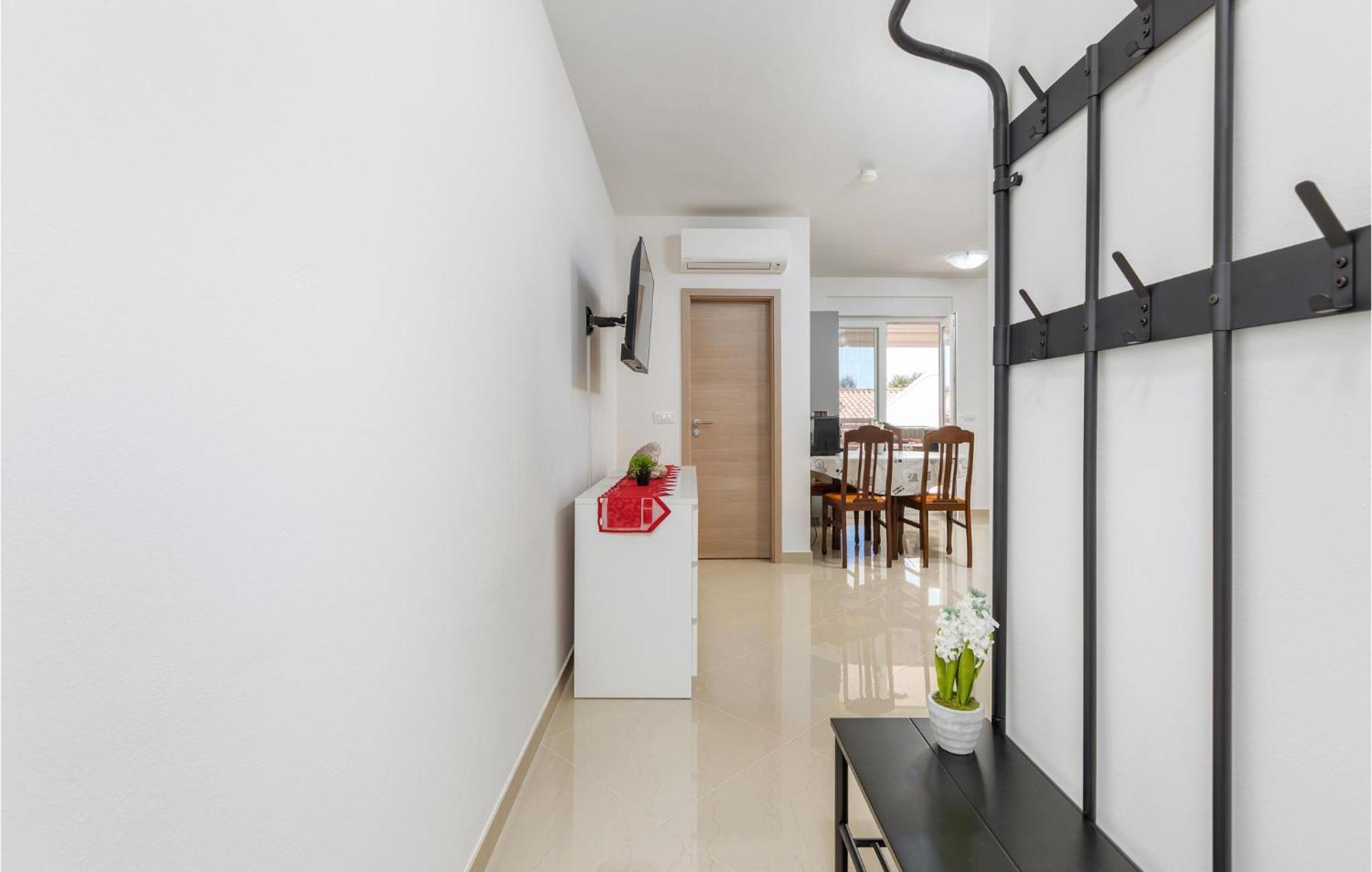 1 Bedroom Cozy Apartment In Barbariga Dış mekan fotoğraf