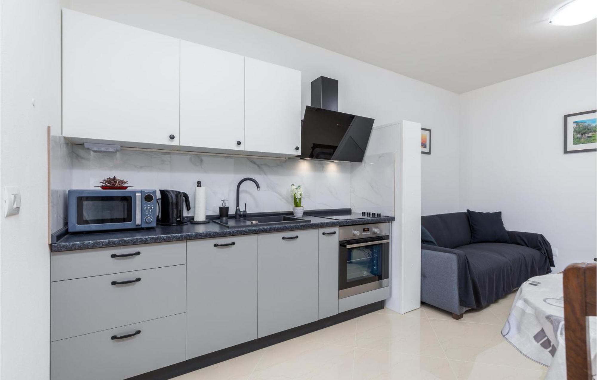 1 Bedroom Cozy Apartment In Barbariga Dış mekan fotoğraf