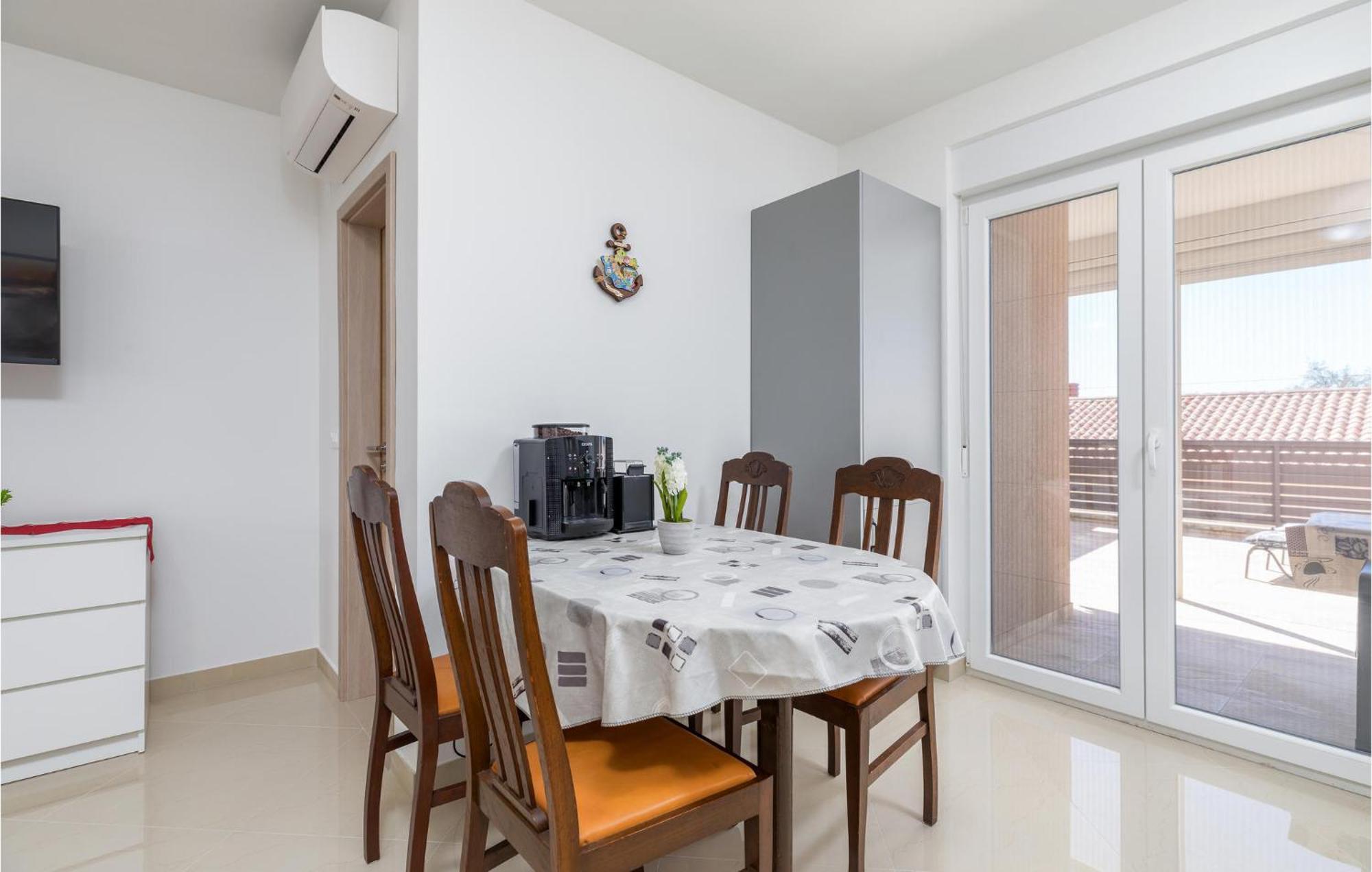 1 Bedroom Cozy Apartment In Barbariga Dış mekan fotoğraf