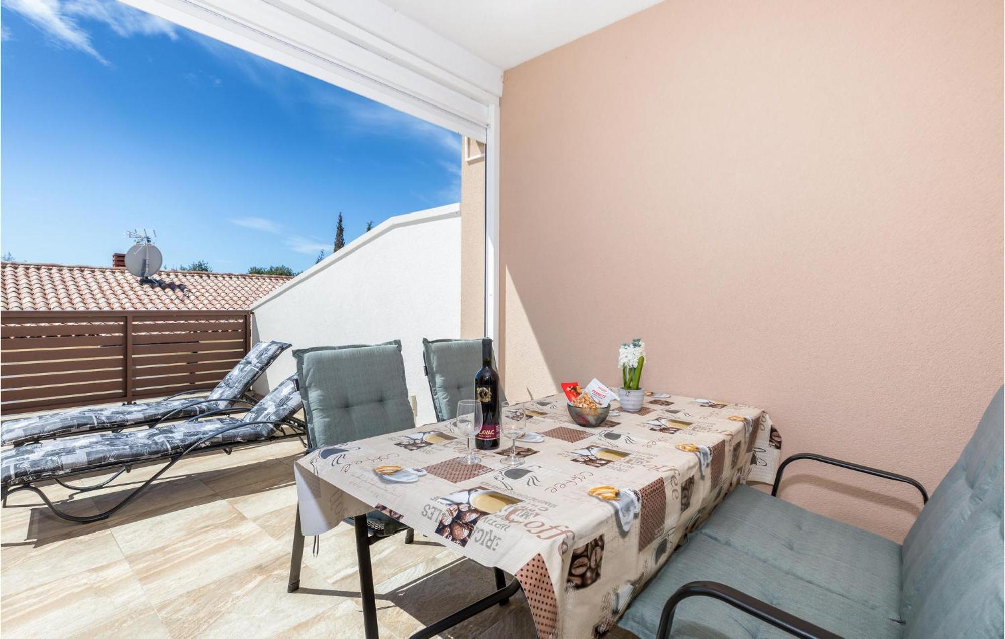 1 Bedroom Cozy Apartment In Barbariga Dış mekan fotoğraf